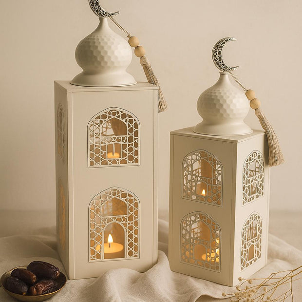 Lanternes marocaines blanches en métal sculpté avec motifs orientaux et croissants de lune, décoration artisanale pour intérieur ou table de fête 