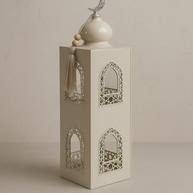 Objet déco en métal sculpté avec détails orientaux, idéal pour table ramadan ou ambiance féérique